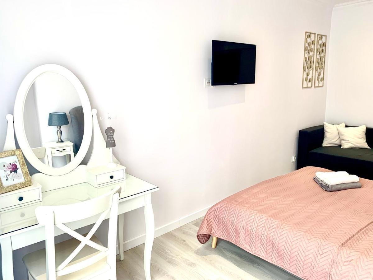 Apartamenty Sienkiewicza De Lux z widokiem na PAŁAC BISKUPÓW, parkingiem CENTRUM Kielce Exterior foto